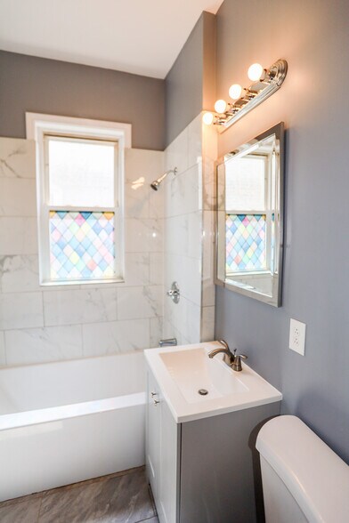 Building Photo - 3525 W Dickens Ave