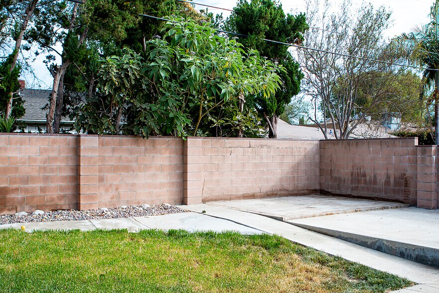 Building Photo - 7900 Shoshone Ave