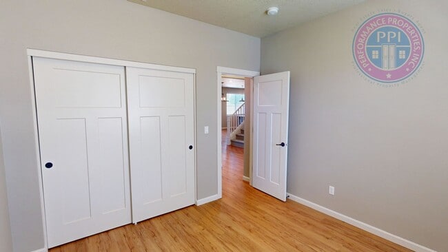 Building Photo - *Gresham - Luxury Craftsman, Central Air, ...