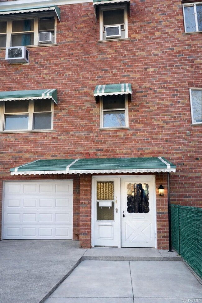 Building Photo - 1958 Burke Ave