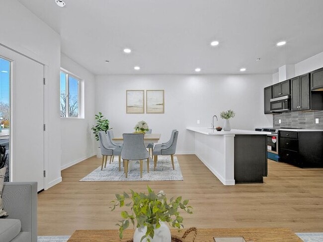Building Photo - Brand-New 4-Bedroom Townhome in Orchard Mesa!