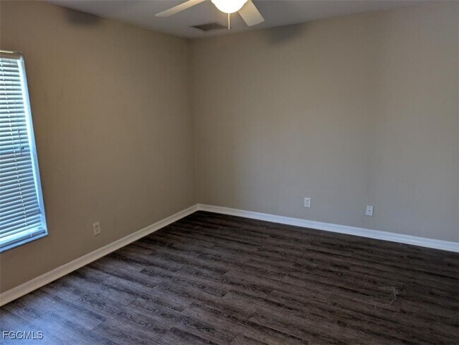 Building Photo - 1502 SW 43rd Ln