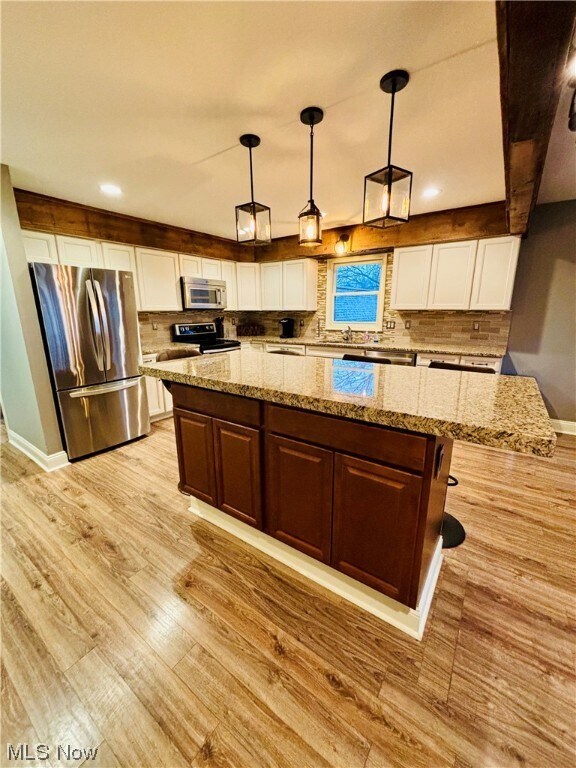 Building Photo - 7281 Meadowlawn Dr