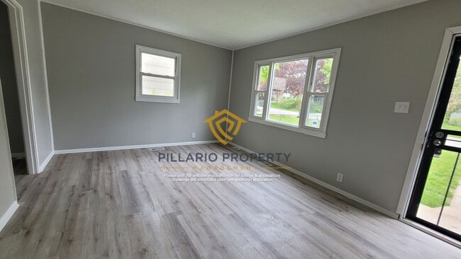 Building Photo - $500 OFF MOVE IN COSTS! Discover this beautifully renovated 3-bedroom, 1-bathroom gem.