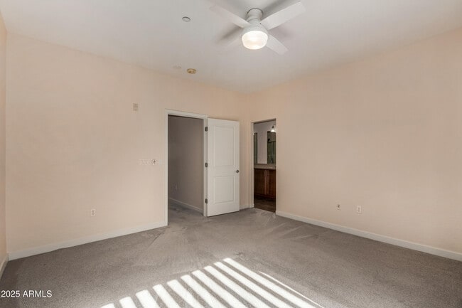 Building Photo - 815 E Rose Ln