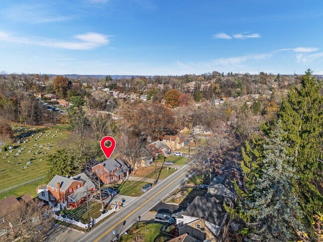 Building Photo - AVAILABLE NOW! STUNNING 3 BEDROOM IN PENN ...