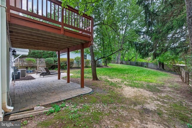 Building Photo - 9801 Meadow Valley Dr
