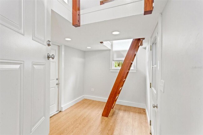 Building Photo - 205 Garden Cir N