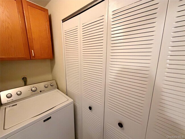 Building Photo - 15 Bayberry Dr