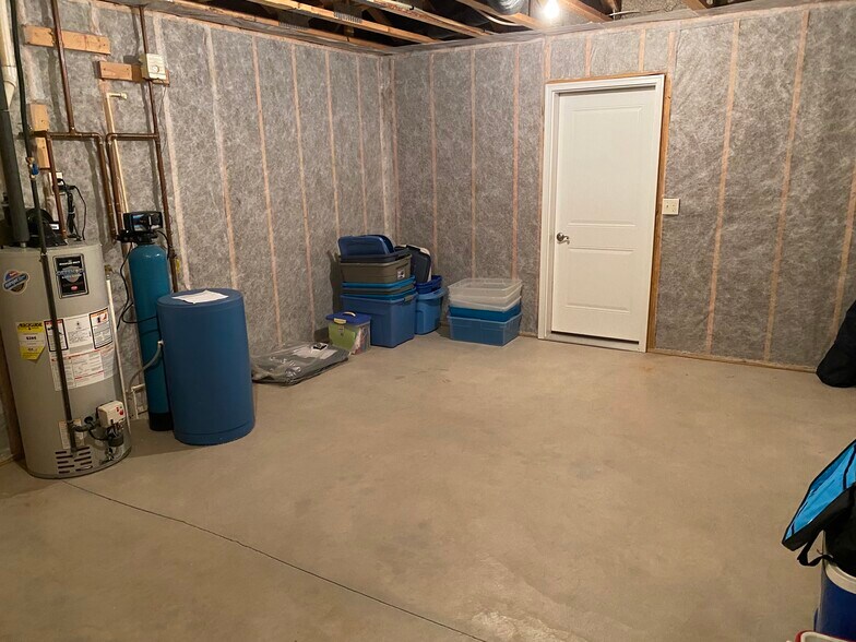 Building Photo - 1321 Pinecrest Ln