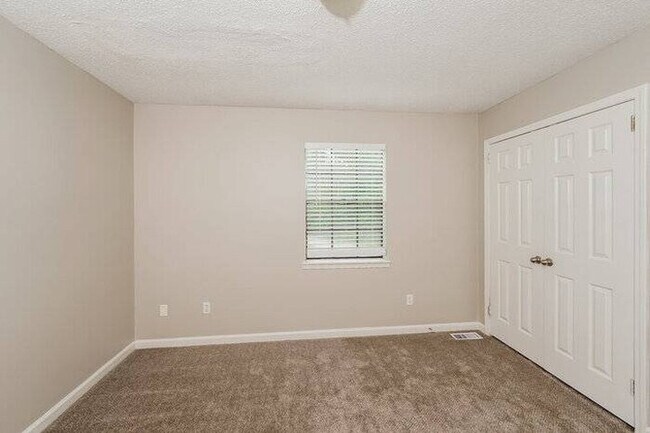 Building Photo - 1100 Westchester Pkwy