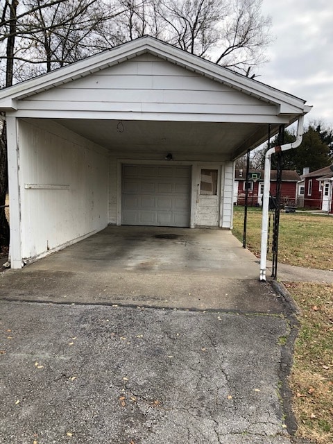 carport/garage - 122 Redbud Dr