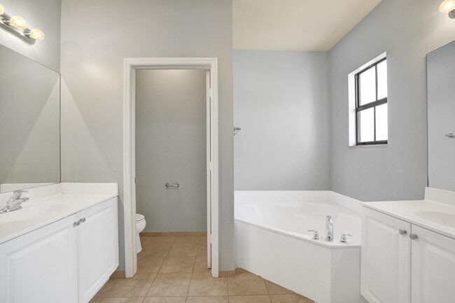 Building Photo - 6105 Grand Cypress Cir W