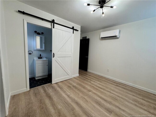 Building Photo - 313 N Moore St