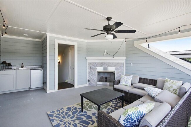 Building Photo - 692 Drewry St NE