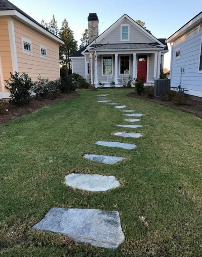 Building Photo - 225 Coach Light Way SW