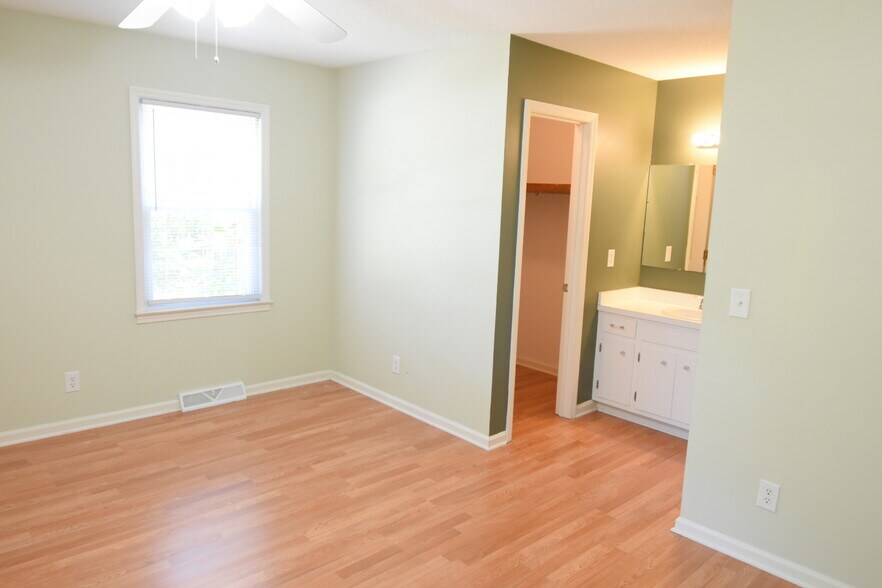 Building Photo - 1502 Parmele Dr