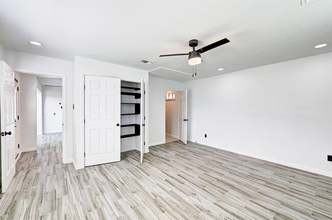 Building Photo - 12915 Stratford Heights Dr