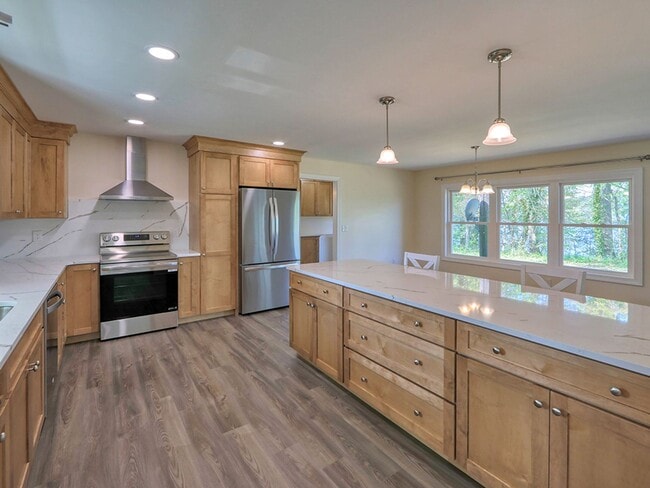 Building Photo - Waterfront Living in Historic Milton! 3-be...