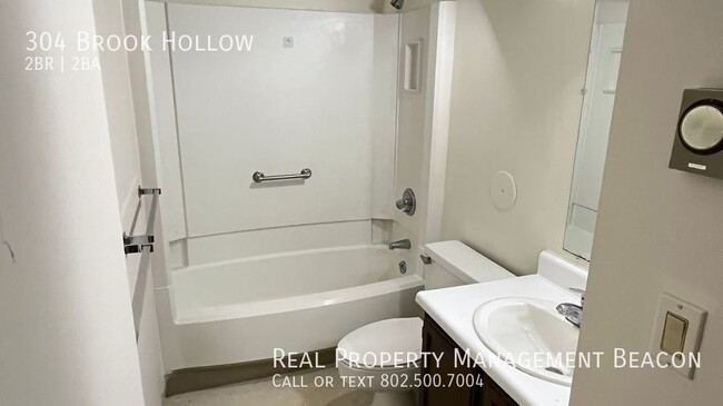 Building Photo - 304 Brook Hollow
