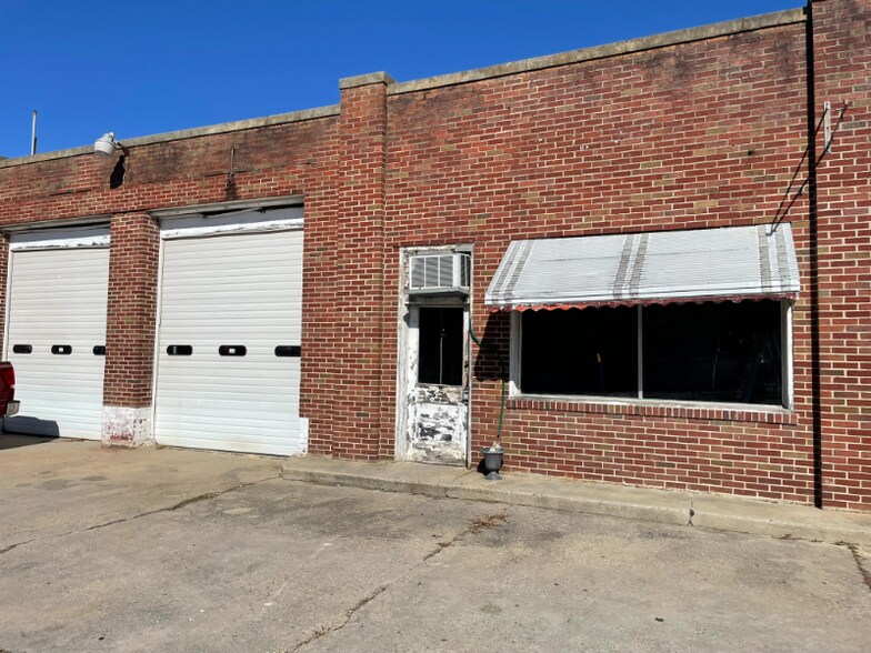 Building Photo - 100 W Green St