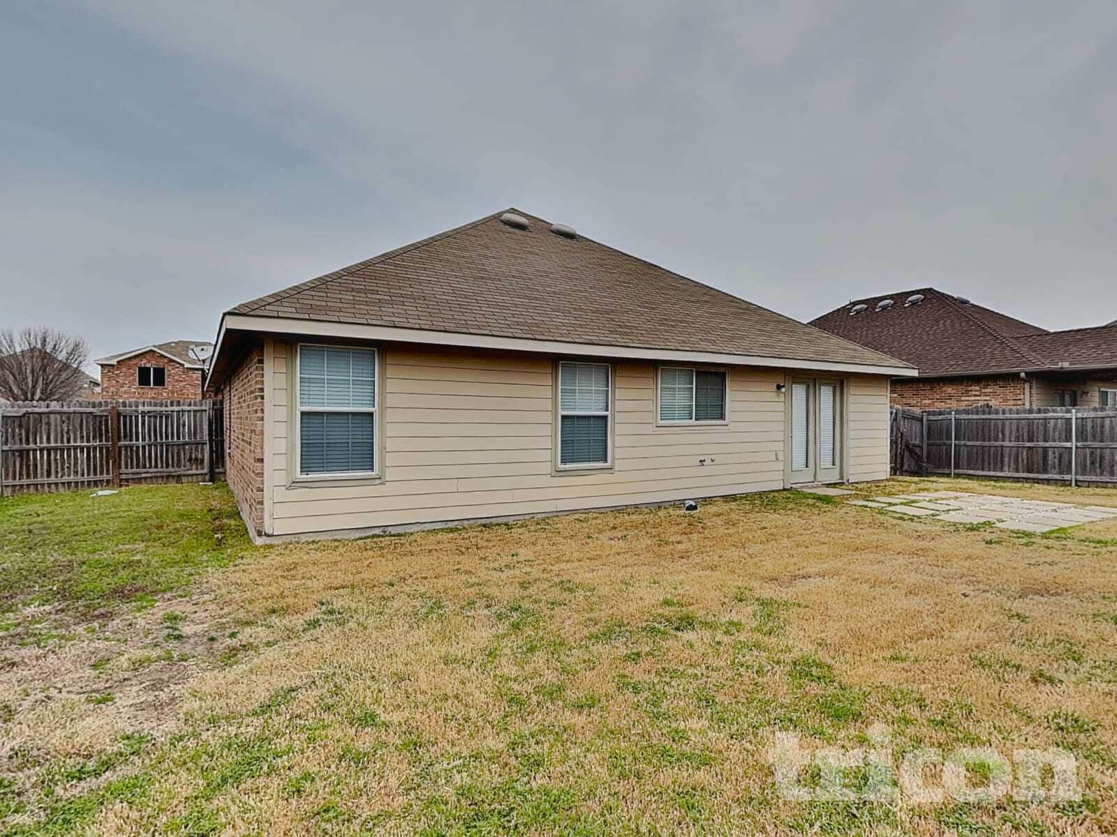 Building Photo - 208 Silver Spur Dr