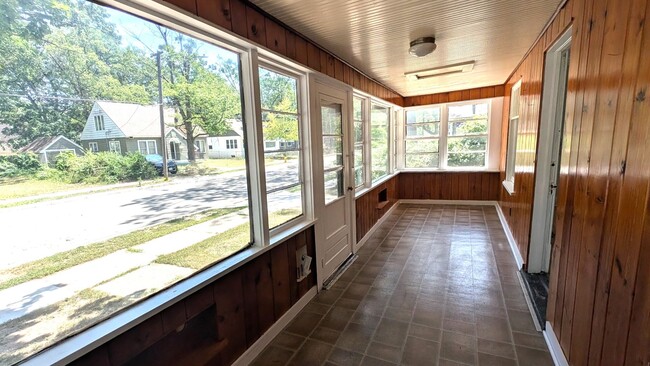 Building Photo - 3017 Sanford St