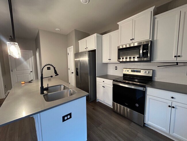 Building Photo - **Move in with NO SECURITY DEPOSIT**11612 Winston Dr - Available NOW! $100 Off First 2 Months!  –...