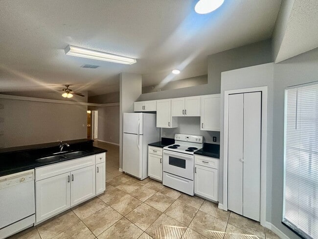 Building Photo - 508 Winding Oak Ln