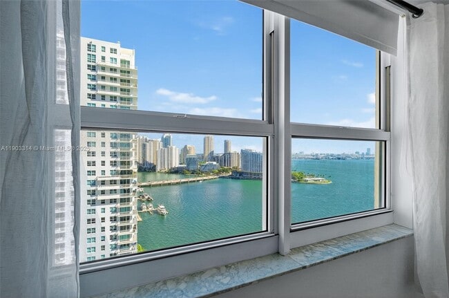 Building Photo - 1155 Brickell Bay Dr