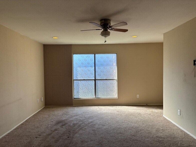 Building Photo - 5667 Birchmont Dr