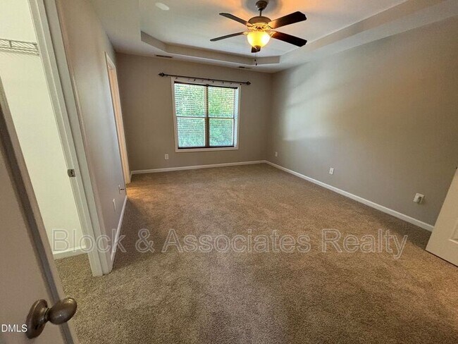 Building Photo - 438 Roanoke Dr