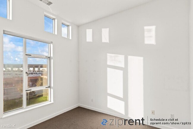 Building Photo - 2 br, 2 bath Townhome - 2910 Mandela Pkwy,...