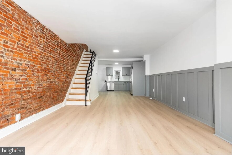 Building Photo - 2133 Latona St