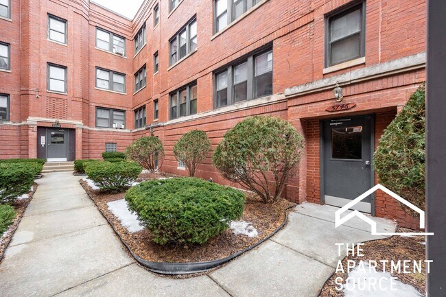 Building Photo - 5746 N Winthrop Ave