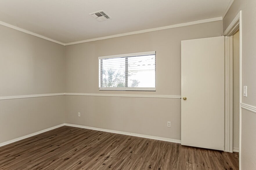 Building Photo - 11552 E Flower Cir