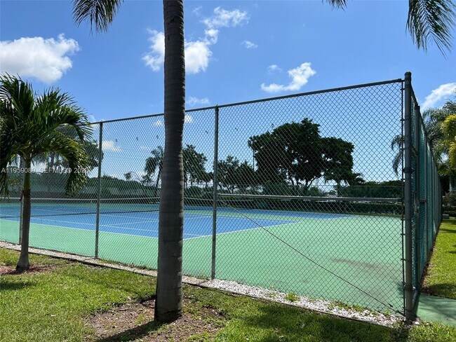 Building Photo - 2226 N Cypress Bend Dr