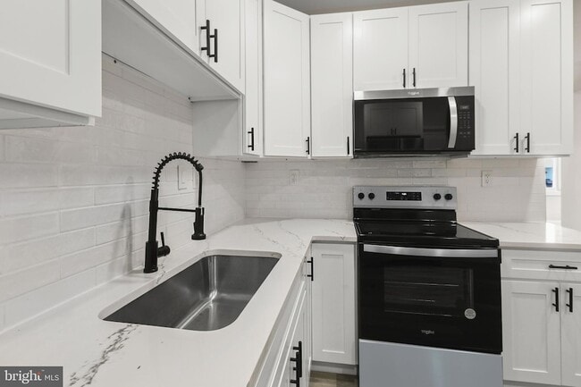 Building Photo - 505 McCabe Ave