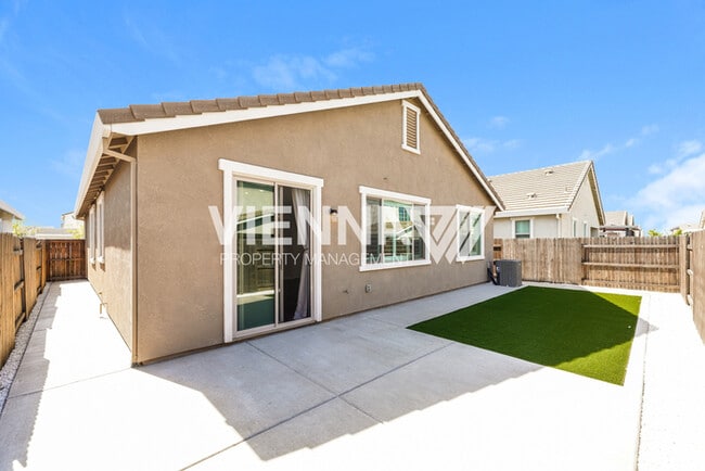 Building Photo - 4120 Gossamer St