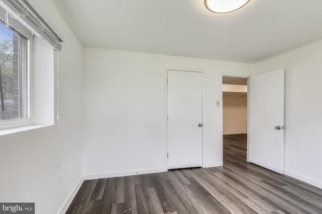 Building Photo - 4503 Traymore St