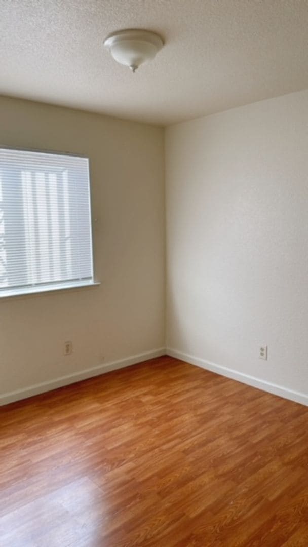 Building Photo - Walking distance to San Joaquin Elementary