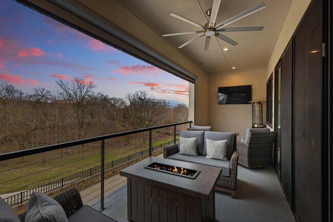 Building Photo - 428 Highwood Trl