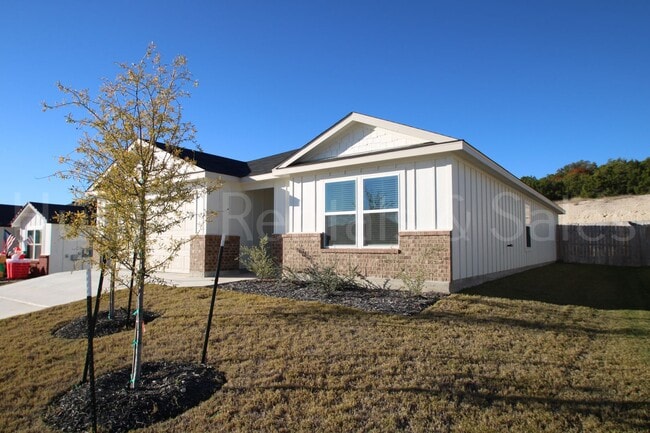 Building Photo - Newer Modern Cove 4 Bedroom