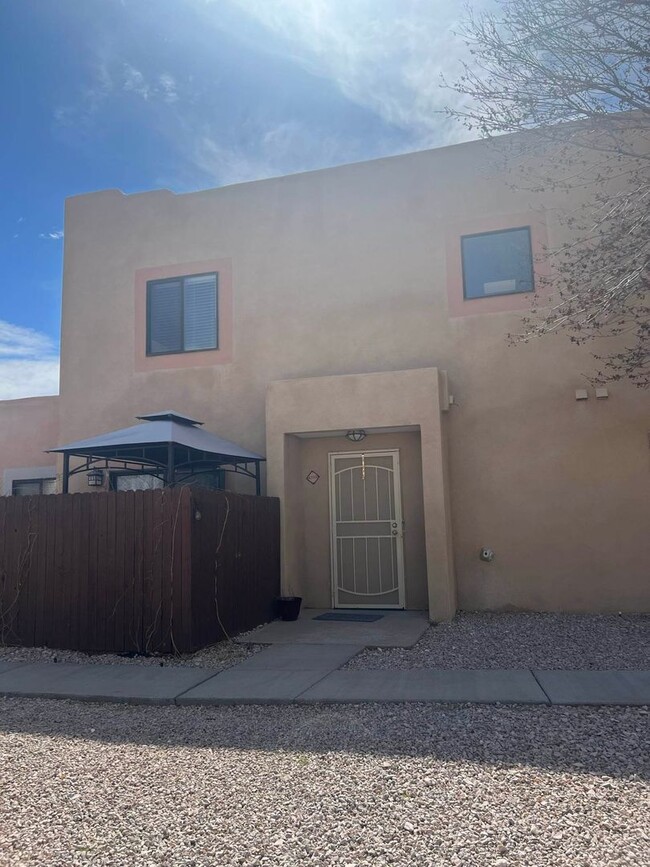 Primary Photo - 2 bed 2 bath Townhome with Garage Coming S...