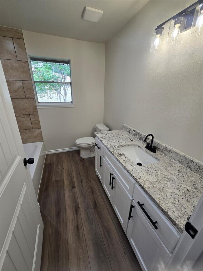 Building Photo - 1025 Terra Alta Dr