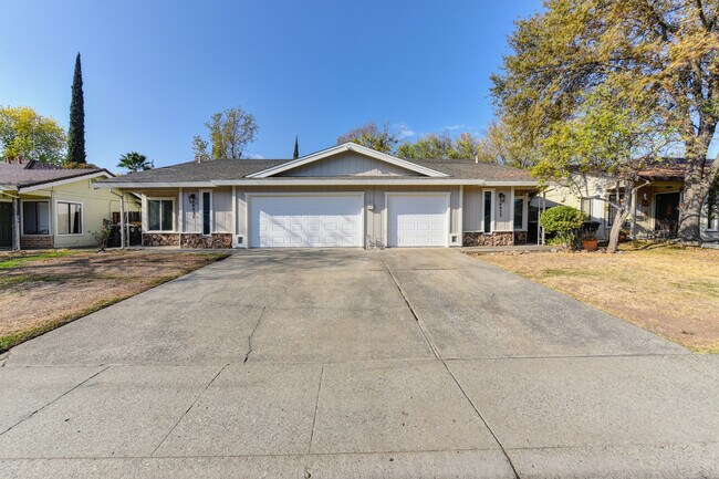 Building Photo - 6933 Trovita Way