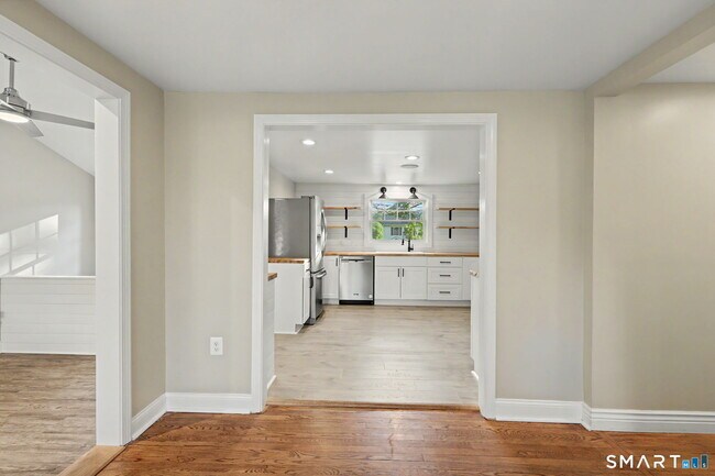 Building Photo - 142 N Taylor Ave
