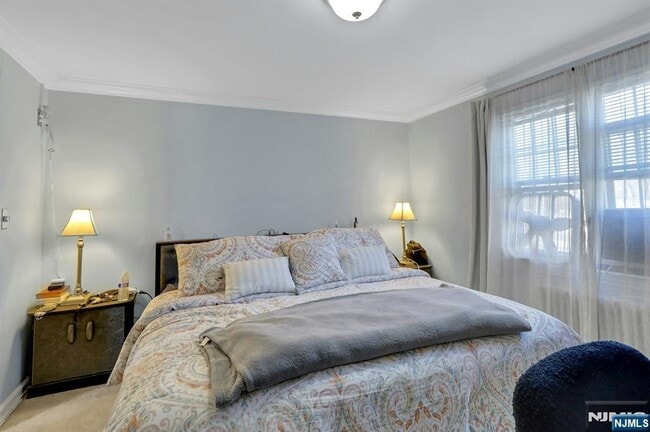 Building Photo - 190 Knickerbocker Rd