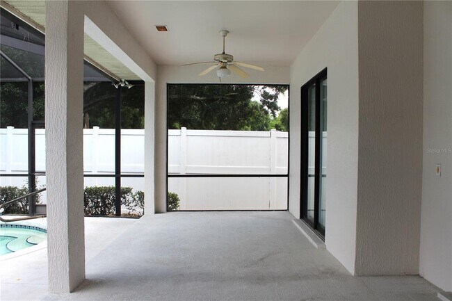 Building Photo - 2228 Lake Holloway Blvd