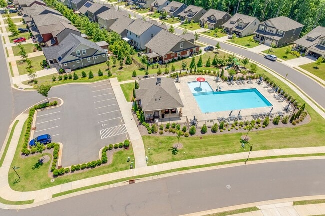 Building Photo - Gorgeous 4 bed 3.5 bath French country hom...